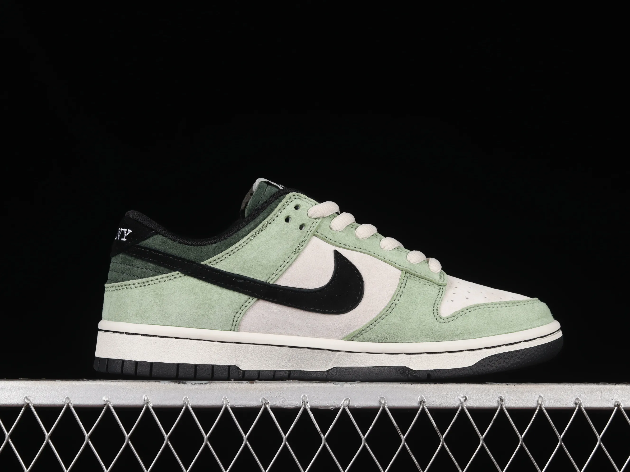 All Categories Nk SB Dunk Series Nk SB Dunk Low Low-top sneakers Nk SB Dunk Low Qatar World Cup themed SB low-top sports and leisure sneakers CU1726-777